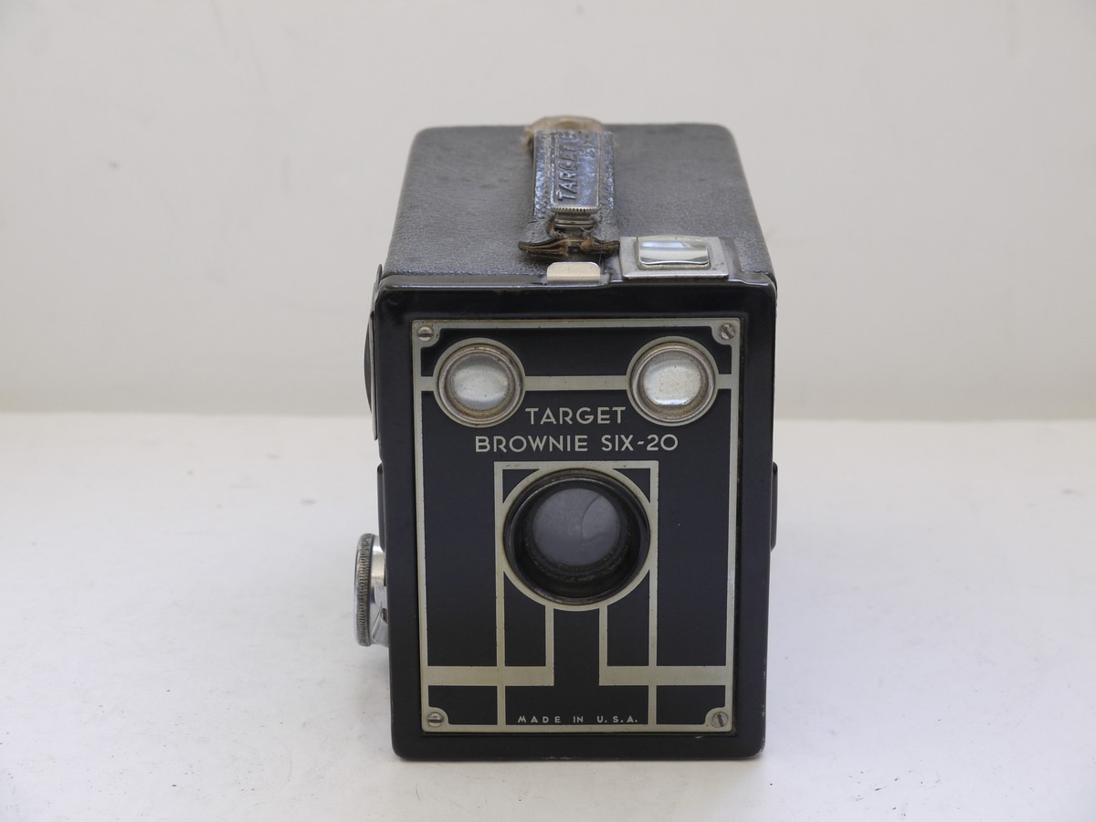 mwclassiccameras-20210716-342 Kodak Target Brownie Six-20 leatherette covered Box camera with metallic Art-Deco patterned front c1941-46. With handle