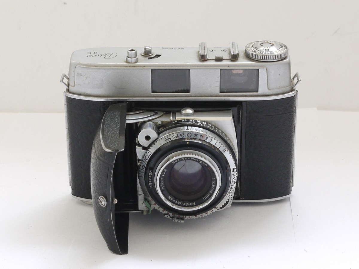 mwclassiccameras-20210730-144 Kodak Retina IIC (large C) 35mm folding coupled rangefinder camera with 35/50/80mm bright-line finder frames + Rodenstock 50mm f2.8 Heligon interchangeable lens