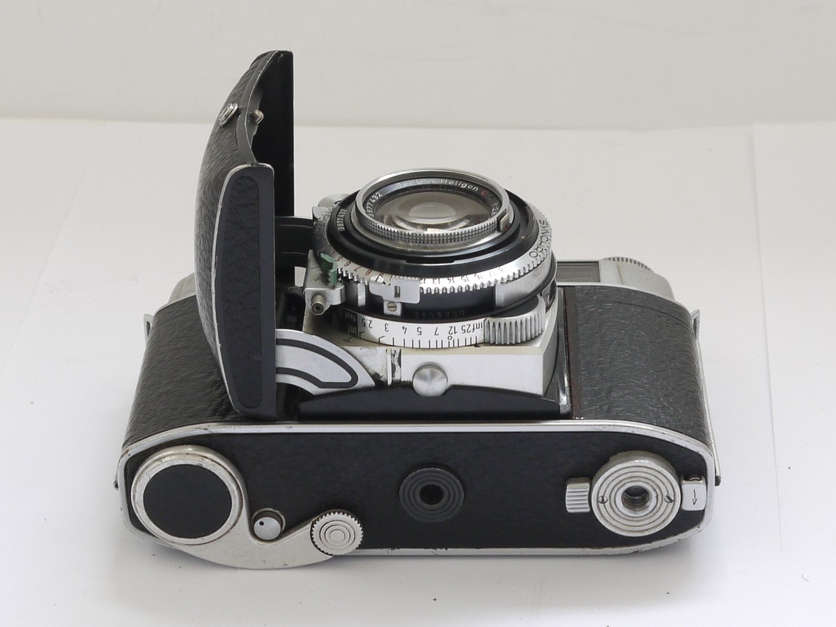 mwclassiccameras-20210730-146 Kodak Retina IIC (large C) 35mm folding coupled rangefinder camera with 35/50/80mm bright-line finder frames + Rodenstock 50mm f2.8 Heligon interchangeable lens