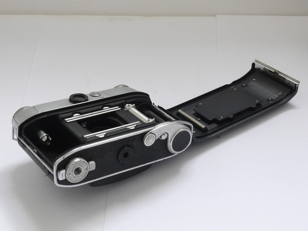 mwclassiccameras-20210730-318 Kodak Retina IB (large B) selenium metered, with 50mm f2.8 Xenar interchangeable lens + makers ER case