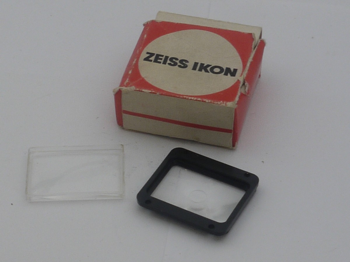 mwclassiccameras-20210806-110 Zeiss Ikon Cross-Hair focusing screen for Icarex (20.1303) + Extre dioptre & makers box