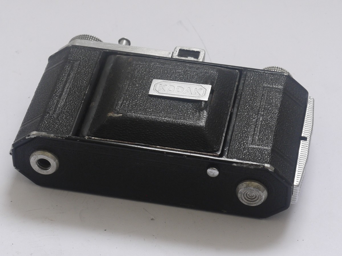 mwclassiccameras-20210812-82 Kodak Retinette 35mm folding camera with 5cm f4.5 Anastigmat lens in 4-speed shutter