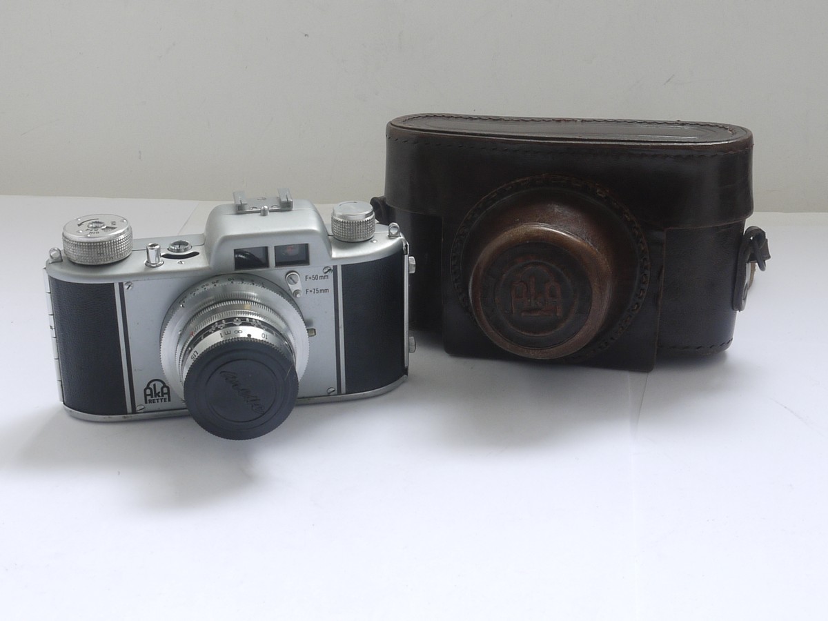 mwclassiccameras-20210820-177 Akarette 35mm viewfinder camera with optional 50 & 75mm built-in finders + 50mm f3.5 Radionar interchangeable lens, front cap & ER case