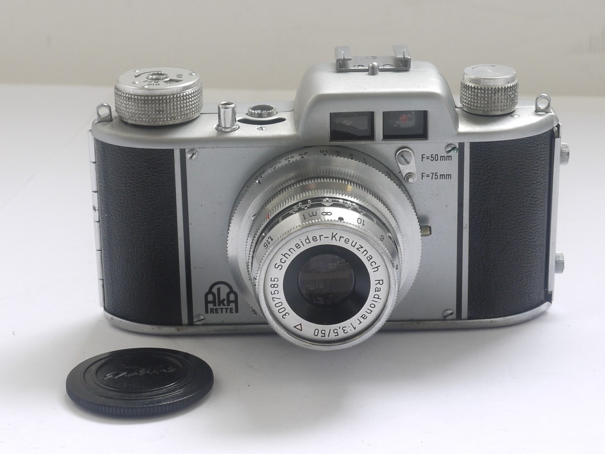 mwclassiccameras-20210820-178 Akarette 35mm viewfinder camera with optional 50 & 75mm built-in finders + 50mm f3.5 Radionar interchangeable lens, front cap & ER case