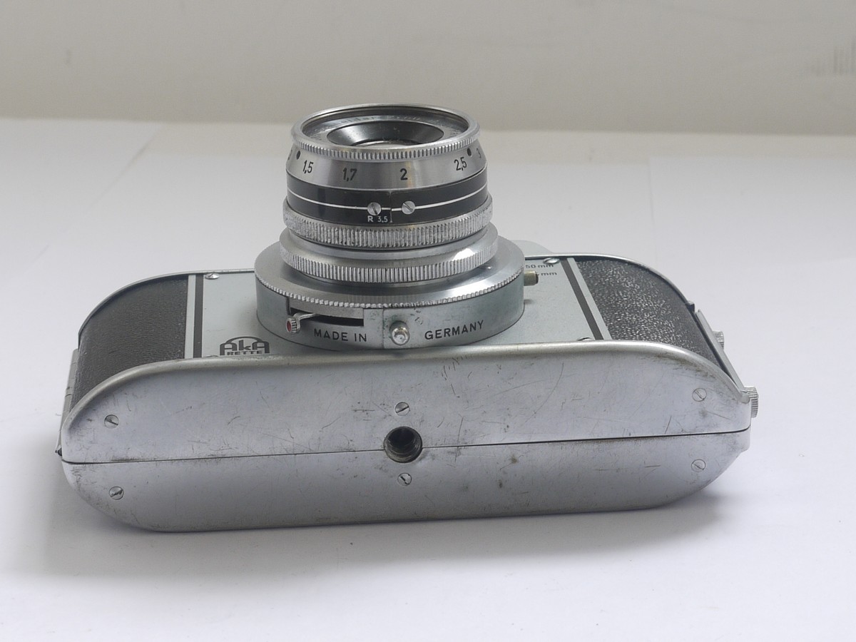 mwclassiccameras-20210820-181 Akarette 35mm viewfinder camera with optional 50 & 75mm built-in finders + 50mm f3.5 Radionar interchangeable lens, front cap & ER case