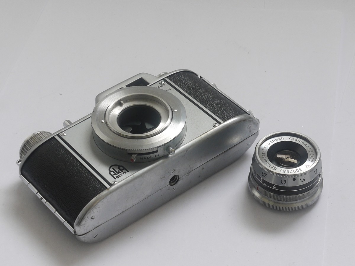 mwclassiccameras-20210820-182 Akarette 35mm viewfinder camera with optional 50 & 75mm built-in finders + 50mm f3.5 Radionar interchangeable lens, front cap & ER case