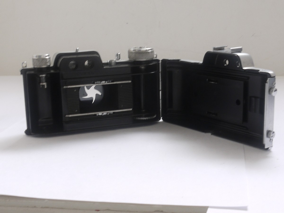 mwclassiccameras-20210820-183 Akarette 35mm viewfinder camera with optional 50 & 75mm built-in finders + 50mm f3.5 Radionar interchangeable lens, front cap & ER case