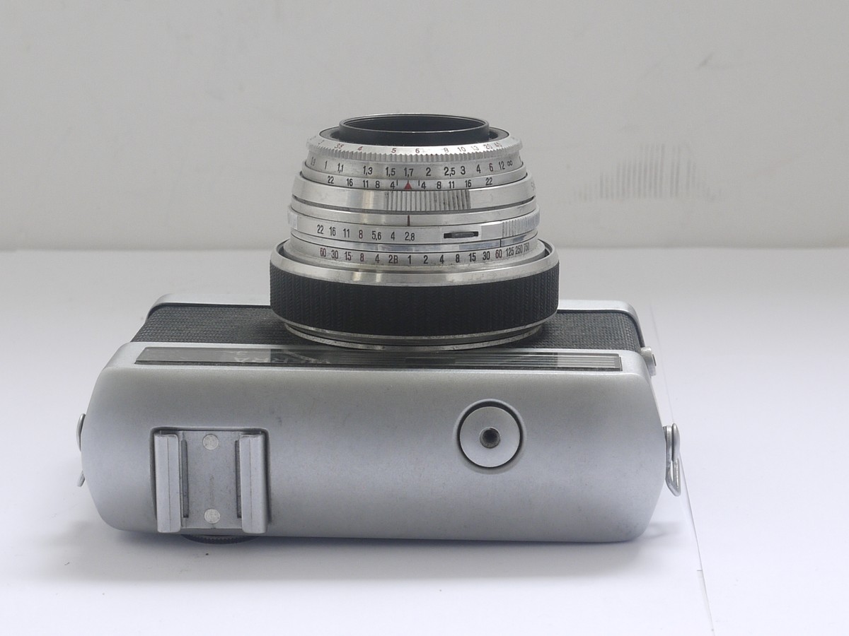 mwclassiccameras-20210827-15 Werra 3 35mm coupled rangefinder camera with three built-in bright-line finder frames + 50mm f2.8 Tessar interchangeable lens with reversible lens hood & front cap