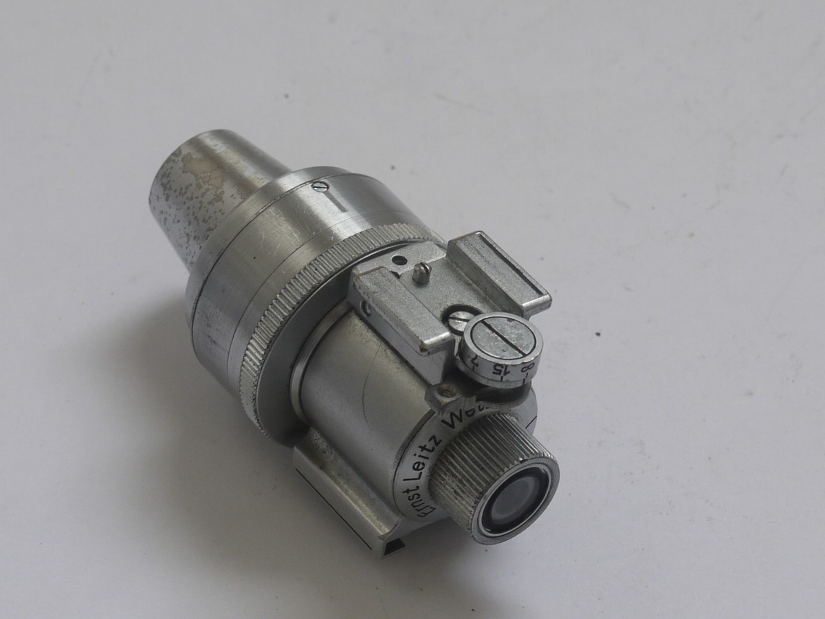 mwclassiccameras-20210827-244 Leitz Universal Shoe finder for 35, 50, 73, 90, 105 & 135mm, all chrome (VIDOM)