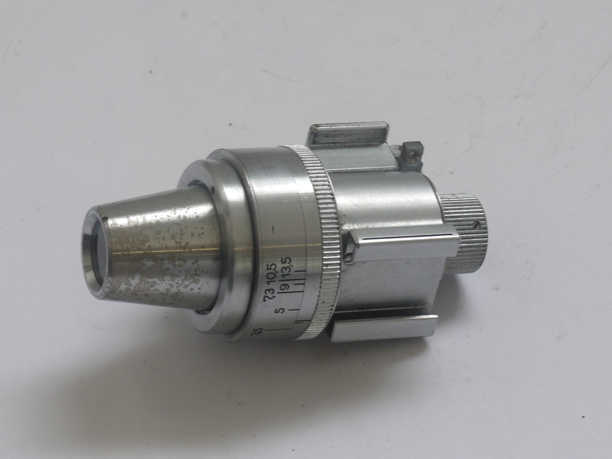 mwclassiccameras-20210827-245 Leitz Universal Shoe finder for 35, 50, 73, 90, 105 & 135mm, all chrome (VIDOM)