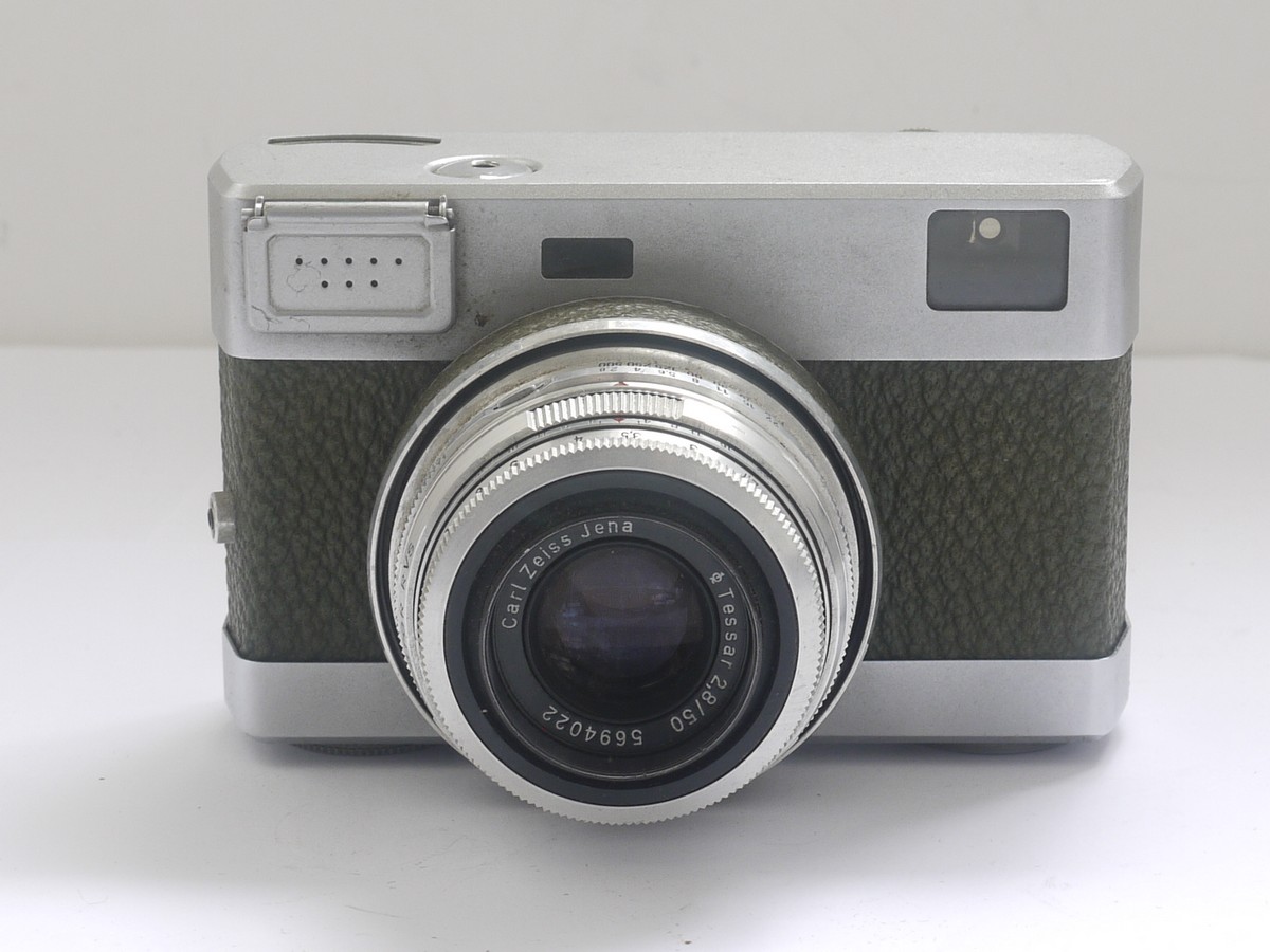 mwclassiccameras-20210827-29 Werra 4 GREEN 35mm coupled rangefinder metered camera with three bright-line finder frames + 50mm f2.8 Tessar intercheangeable lens, GREEN hood & cap & makers ER case