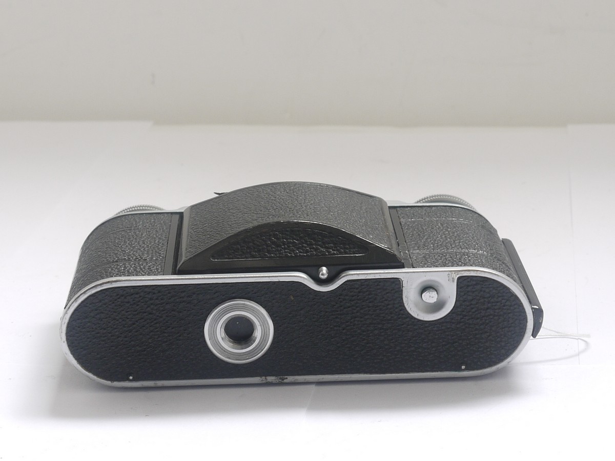 mwclassiccameras-20210903-112 Voigtlander Vito II 35mm folding camera with 50mm f3.5 Color-Skopar lens in Compur-Rapid shutter