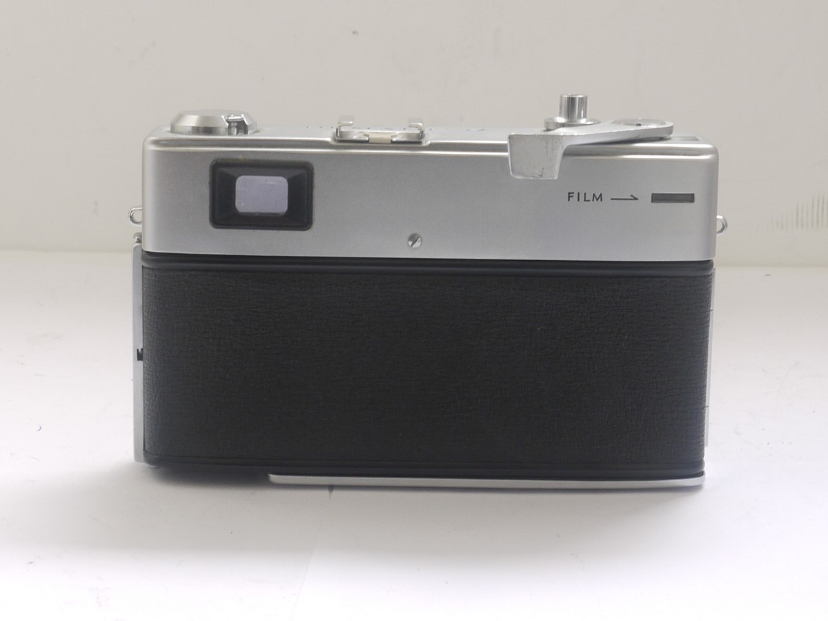mwclassiccameras-20210909-55 Minolta Himatic 9 35mm coupled rangefinder CDS auto metered camera with 45mm f1.7 Rokkor-PF lens + lens hood