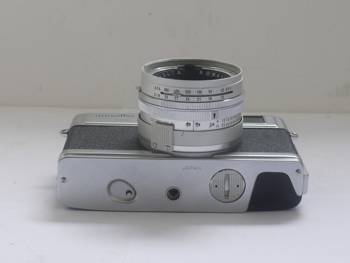 mwclassiccameras-20210909-57 Minolta Himatic 9 35mm coupled rangefinder CDS auto metered camera with 45mm f1.7 Rokkor-PF lens + lens hood