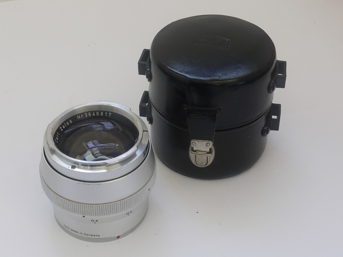 mwclassiccameras-20210917-202 Carl Zeiss 85mm f2 Sonnar chrome Contarex lens + makers bayonet fitting lens case