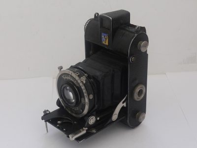 Voigtlander Virtus 6x4.5 on 120 folding Art-Deco Stye camera with 7.5cm f3.5 Skopar lens in Compur shutter.