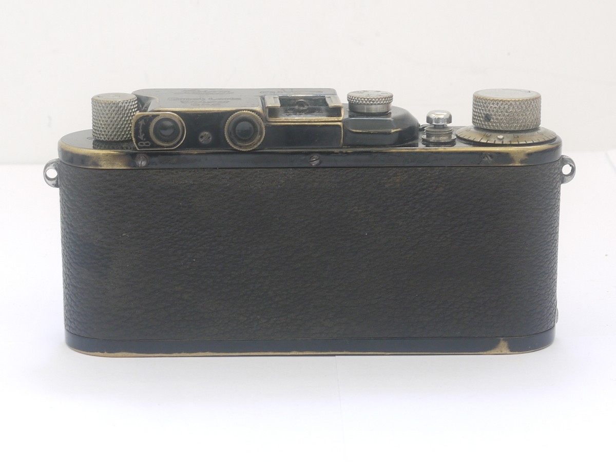mwclassiccameras-20210917-26 Leica II black & nickel body (No.111966) with added flash synch on body front