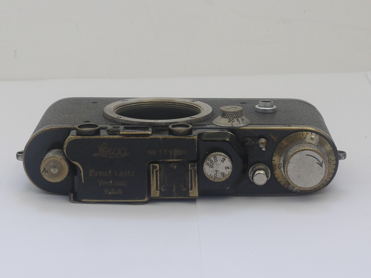 mwclassiccameras-20210917-27 Leica II black & nickel body (No.111966) with added flash synch on body front