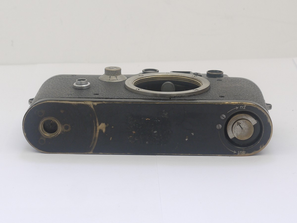 mwclassiccameras-20210917-28 Leica II black & nickel body (No.111966) with added flash synch on body front