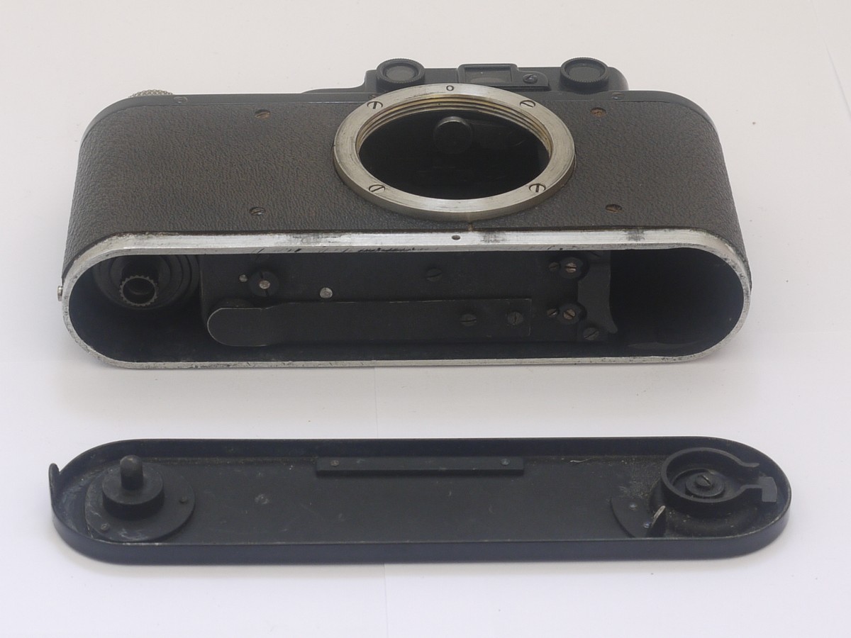 mwclassiccameras-20210917-34 Leica II black & nickel body (No.74172)