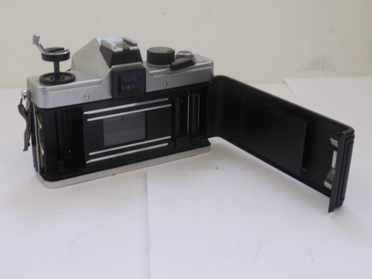 Praktica MTL 5B 35mm SLR + 50mm f2.8 Tessar M42 screw mount lens