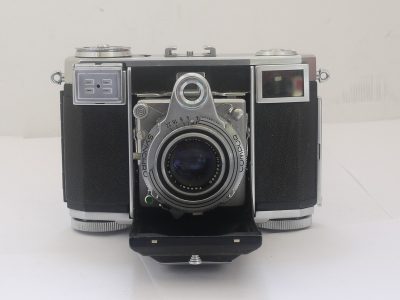 Zeiss Ikon Contessa 35 533/24 35mm folding coupled rangefnder camera with Zeiss Opton 45mm f2.8 Tessar lens in Synchro Compur shutter