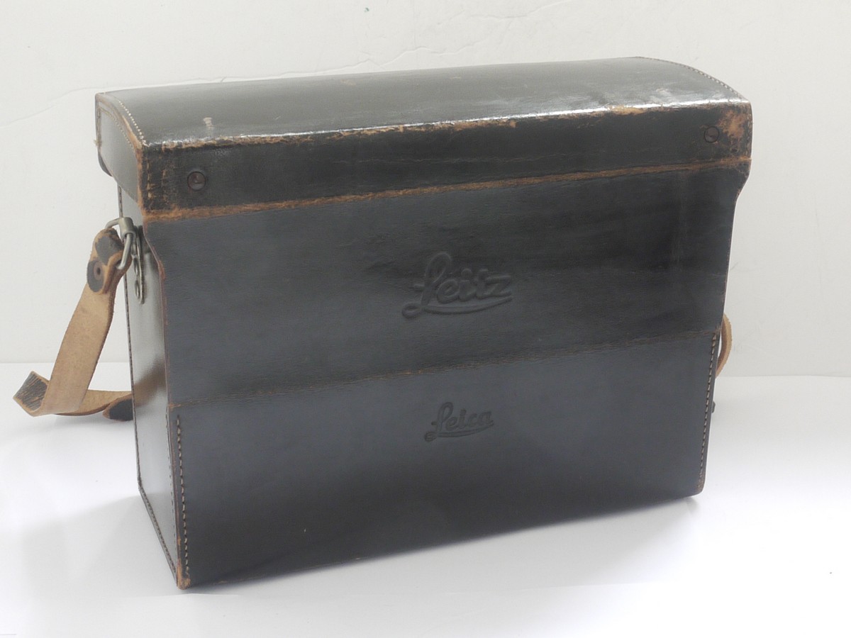 mwclassiccameras-20211001-101 Leitz hard brown leather carrying case with strap, for Leicina cine camera and/or telephoto lens, with thin internal compatments at each end. 250 x 100 x 185mm