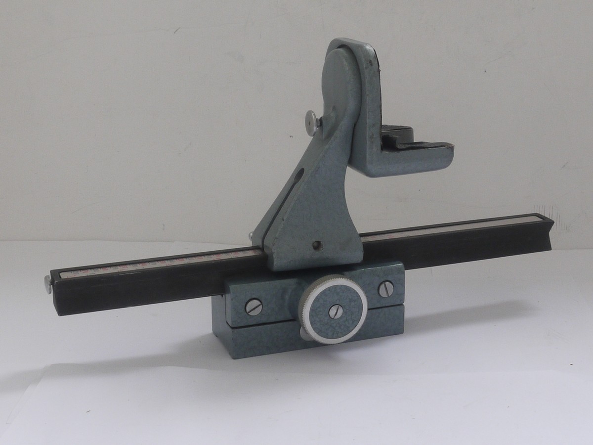 mwclassiccameras-20211001-120 Ihagee Exakta focusing rail with cradle for Exakta SR camera, Blue crackle finish