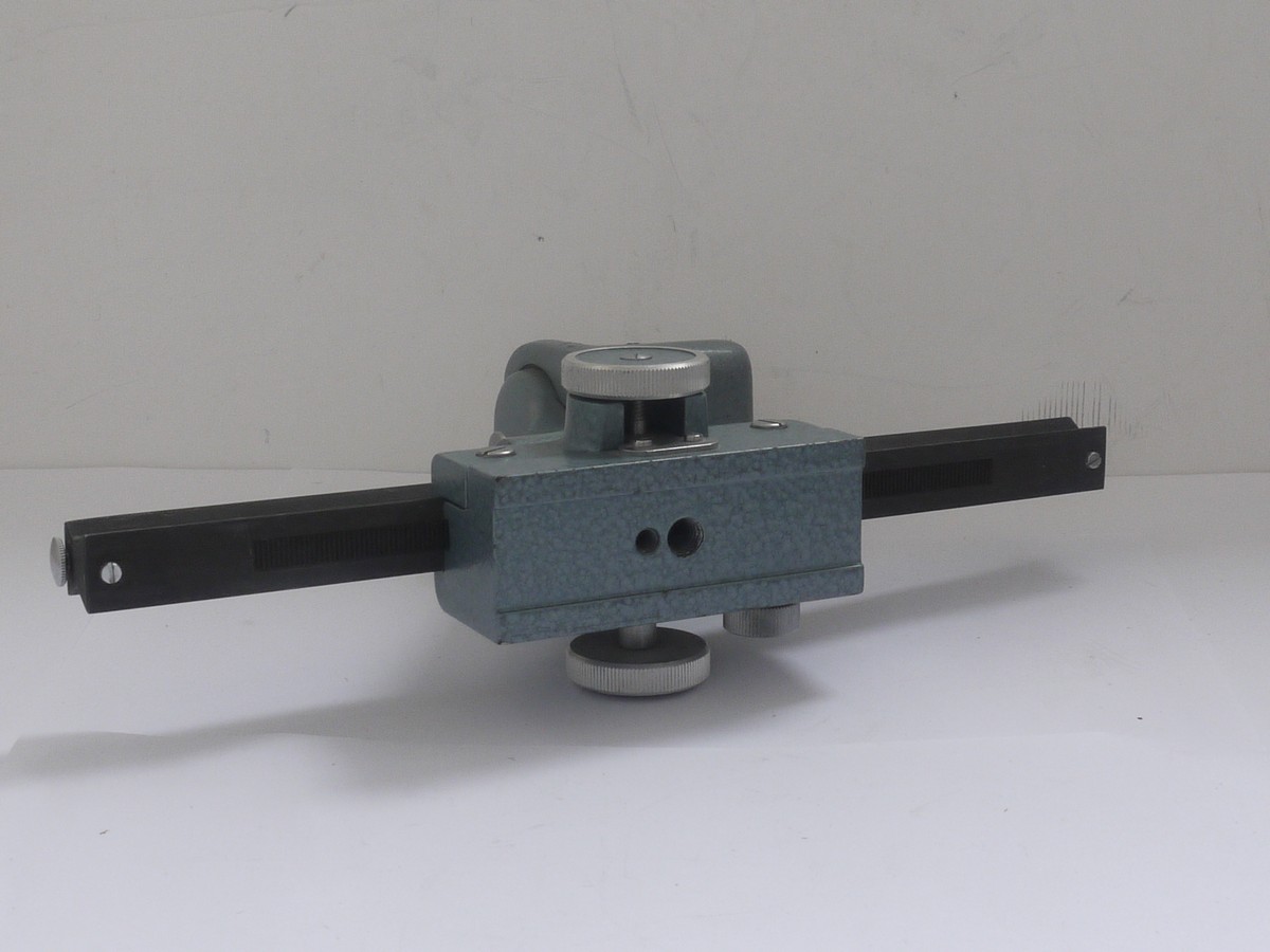 mwclassiccameras-20211001-121 Ihagee Exakta focusing rail with cradle for Exakta SR camera, Blue crackle finish
