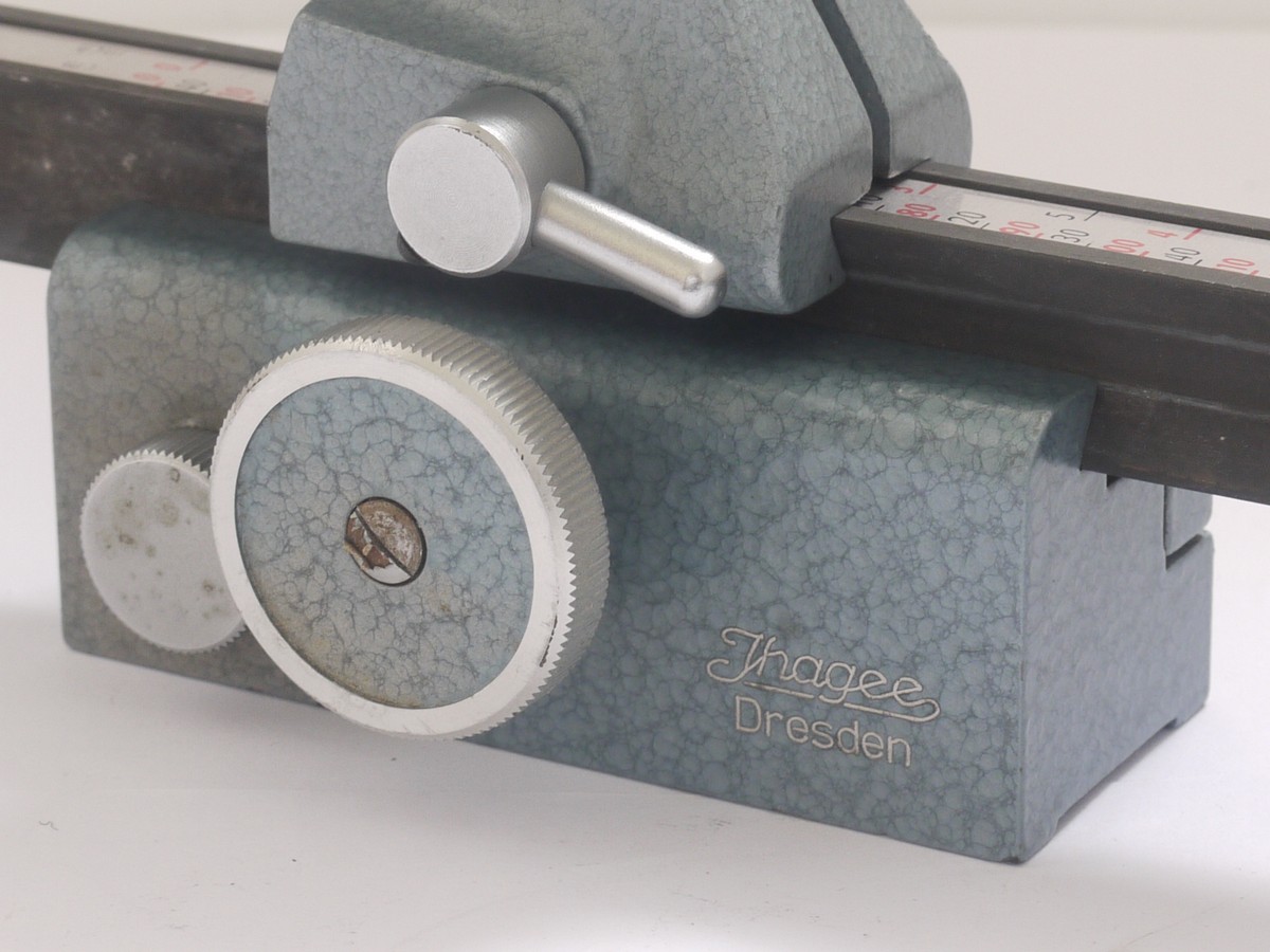 mwclassiccameras-20211001-122 Ihagee Exakta focusing rail with cradle for Exakta SR camera, Blue crackle finish