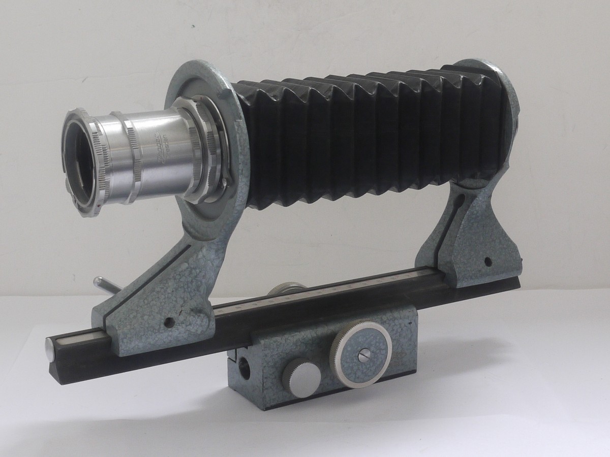 mwclassiccameras-20211001-144 Ihagee Exakta manual Bellows Unit, Blue crackle finish + Extension tube set