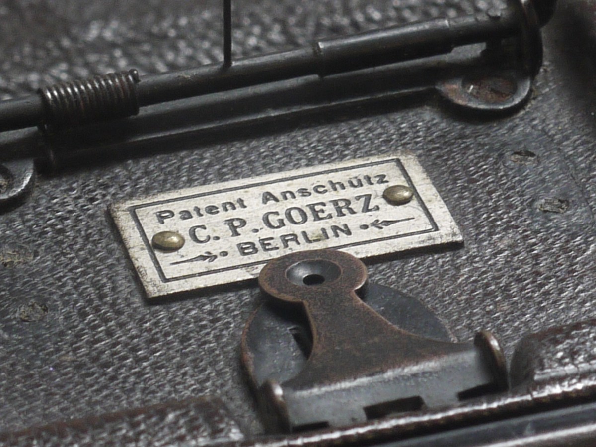 mwclassiccameras-20211001-293 C P Goerz Anschutz 5x4 4-strut bedless folding camera with sports finder, with 6 x Plate Holders & carying case.
