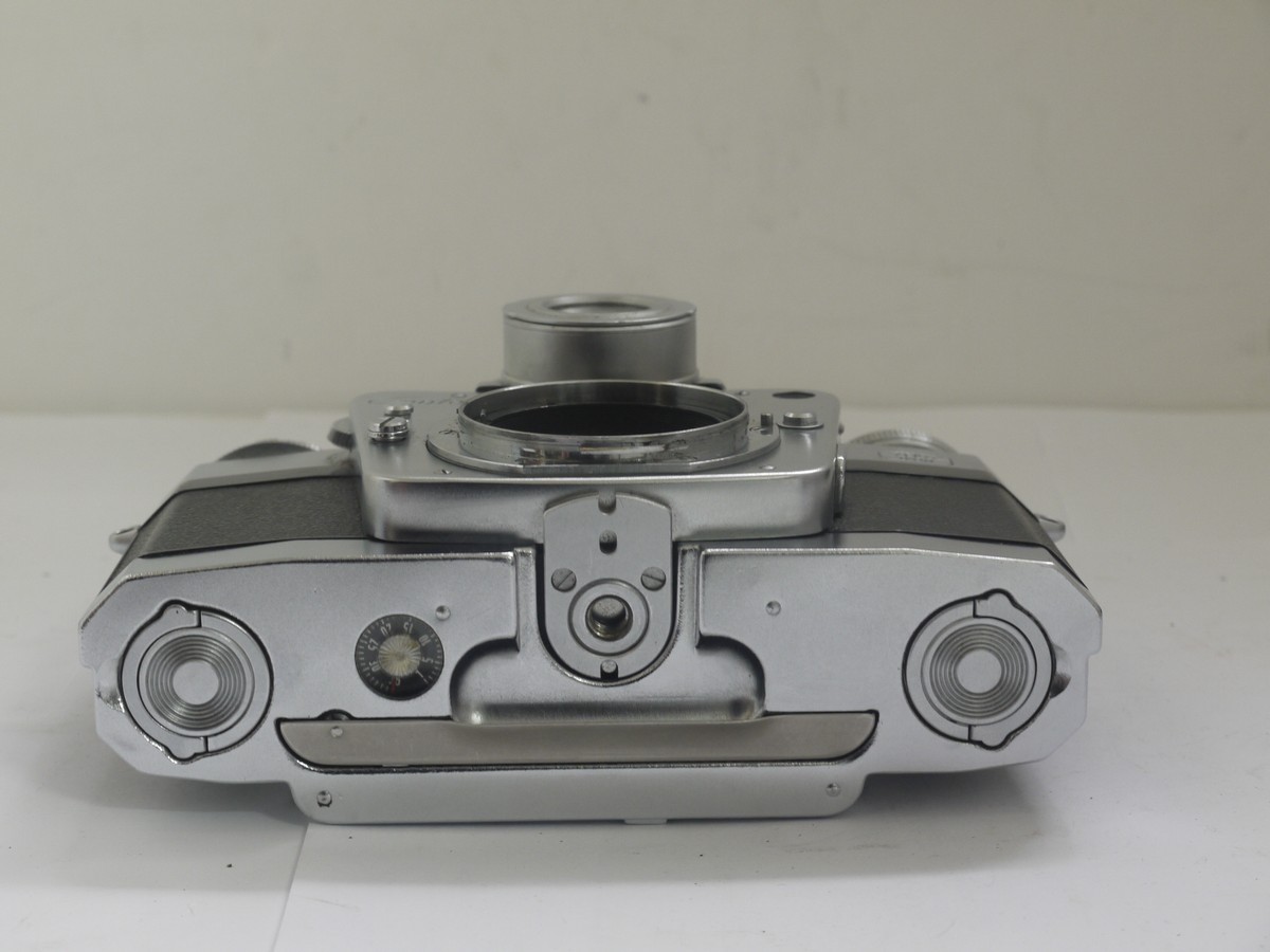 mwclassiccameras-20211008-118 Zeiss Ikon Contarex Bullseye body, with removable back with dark slide