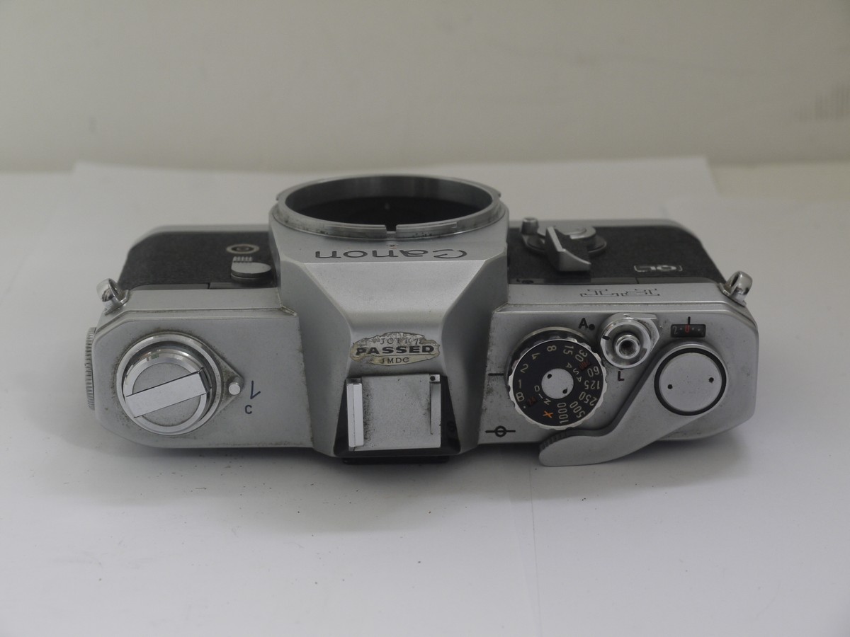 mwclassiccameras-20211008-160 Canon FTQL 35mm SLR body, chrome + ER case