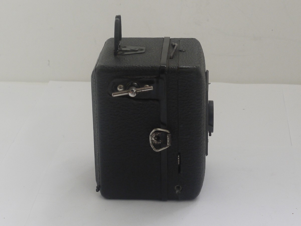 mwclassiccameras-20211008-23 Zeiss Ikon Baby Box Tengor 2x4cm on 127 film, complete with makers leather case