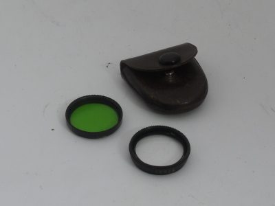 Zeiss Ikon set of Two x 25mm screw-in fiters, black Rim (Green 366/50 + Close-Up lens 994/2). Both in one leather case
