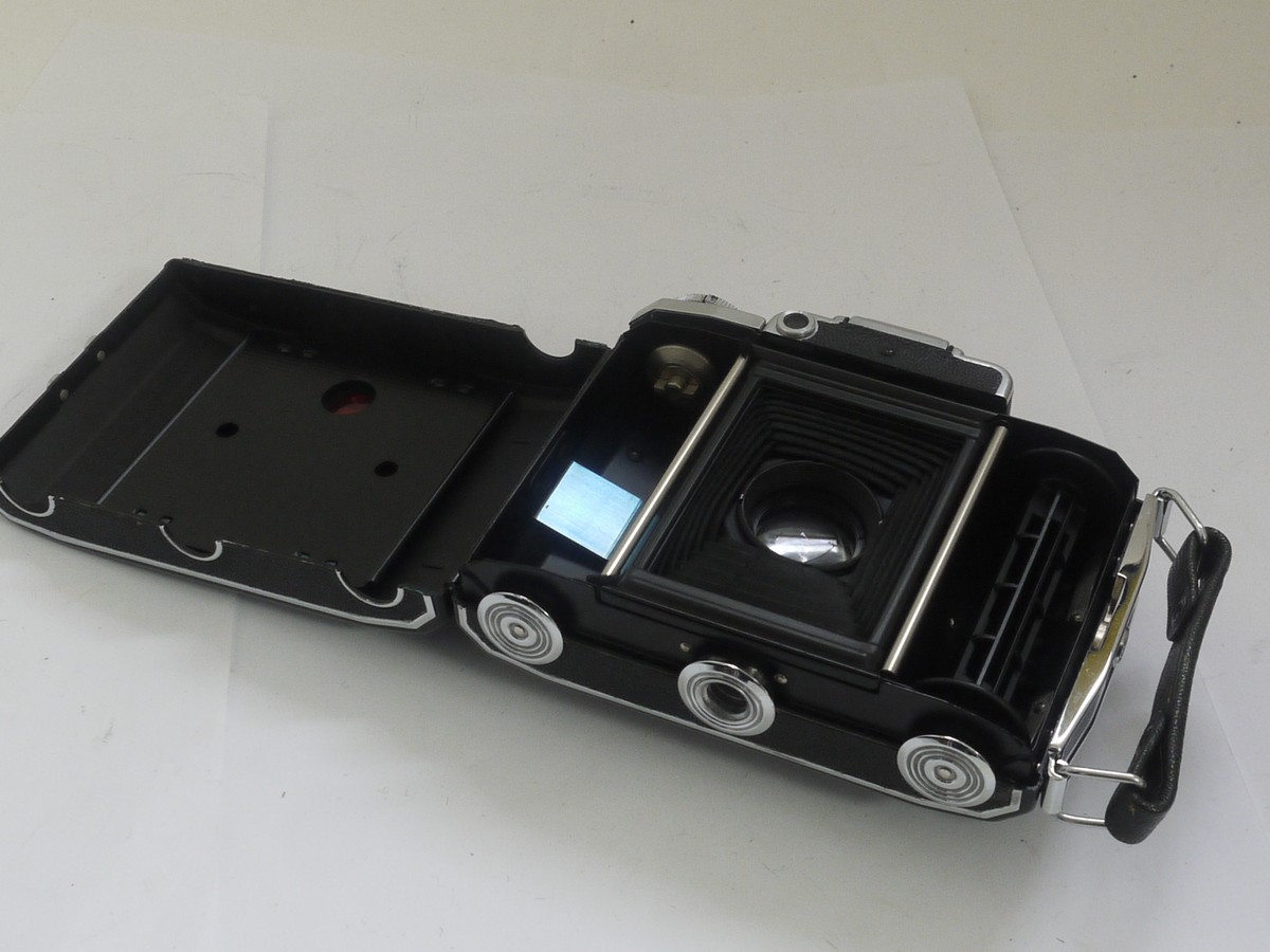 mwclassiccameras-20211015-270 Zeiss Ikon Super Ikonta 531 6x4.5 folding coupled rangefinder camera with Zeiss Opton 7.5cm f3.5 Tessar coated lens in Compur-Rapid shutter + makers ER case