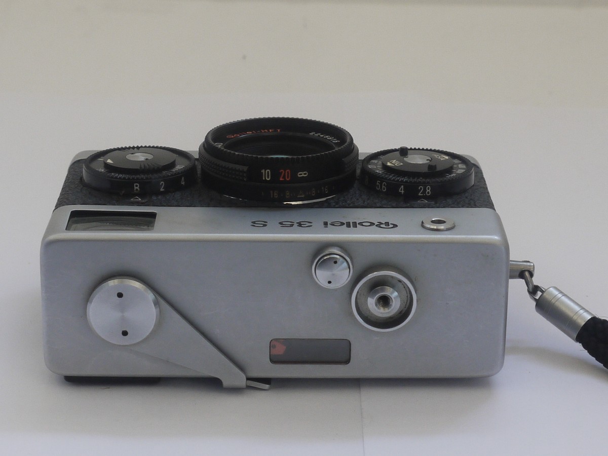 mwclassiccameras-20211022-4 Rollei 35S CDS metered, chrome 35mm camera with Rollei HFT 40mm f2.8 Sonnar collapsible lens + makers front cap, wrist strap, instructions & pouch case