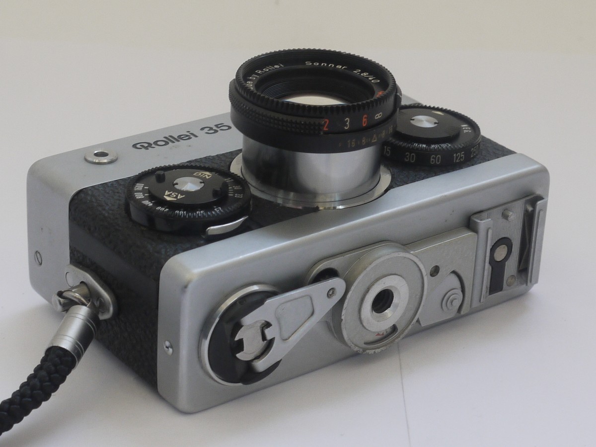 mwclassiccameras-20211022-6 Rollei 35S CDS metered, chrome 35mm camera with Rollei HFT 40mm f2.8 Sonnar collapsible lens + makers front cap, wrist strap, instructions & pouch case