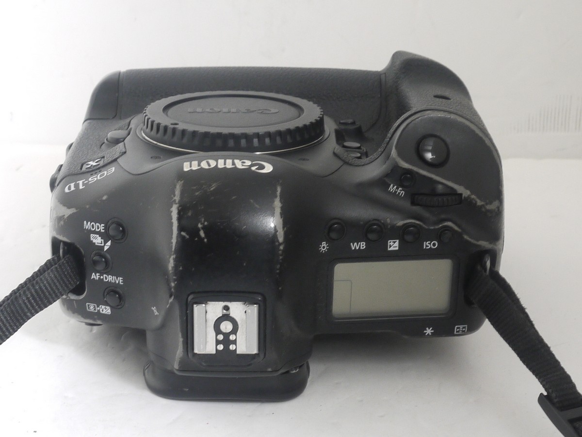 mwclassiccameras-20211105-267 Canon EOS-1 DX 18.1 MP DSLR body + LP-E4N Battery Pack, Canon Neck strap & makers Box. Shutter count is 360000