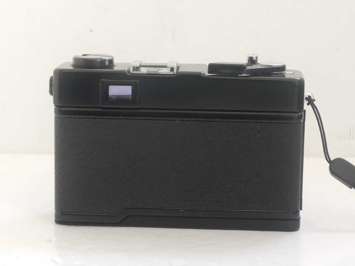 mwclassiccameras-20211112-33 Revue 400 SE 35mm CDS metered coupled rangefinder camera, black, with 40mm f1.7 Revuenon lens, with wrist strap. QUALITY COMPACT WITH GOOD LENS