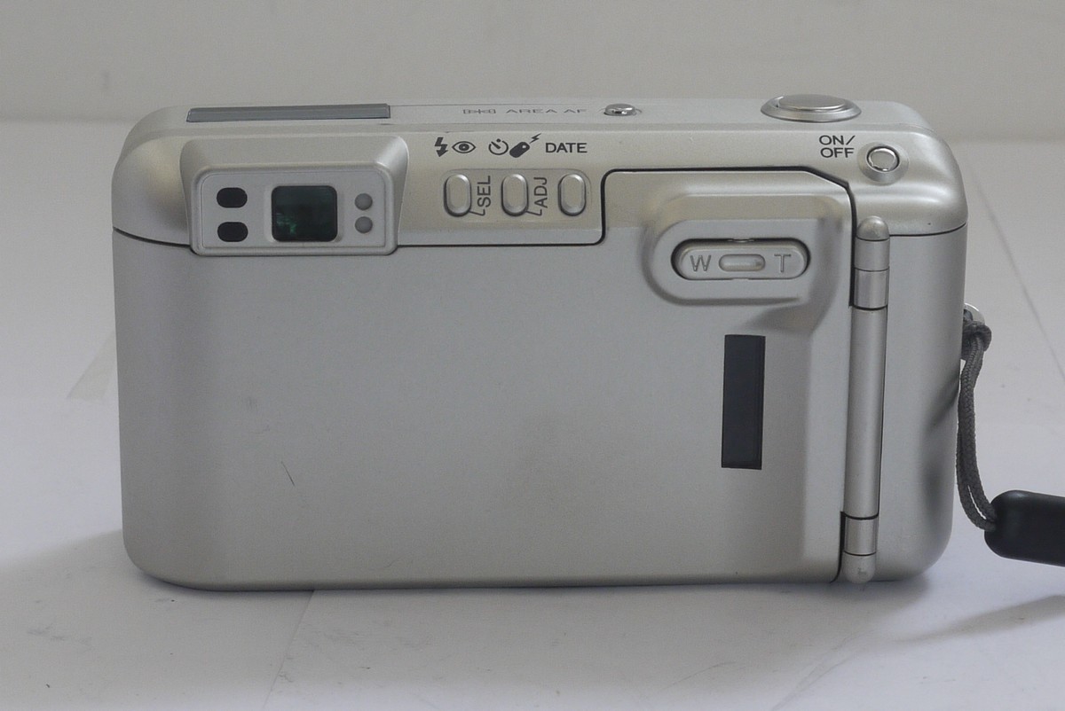 mwclassiccameras-20211119-101 Minolta 140 Riva Zoom Date 35mm compact Autofocus camera, silver grey coloured, with 37.5-140mm zoom + cord strap