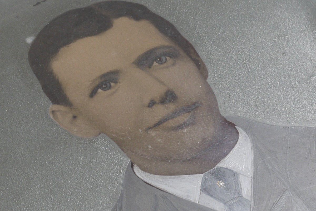 mwclassiccameras-20211119-182 Tin Plate Image of a young Man, with tinting. Measures 180 x 230mm. UNCOMMON IN THIS SIZE