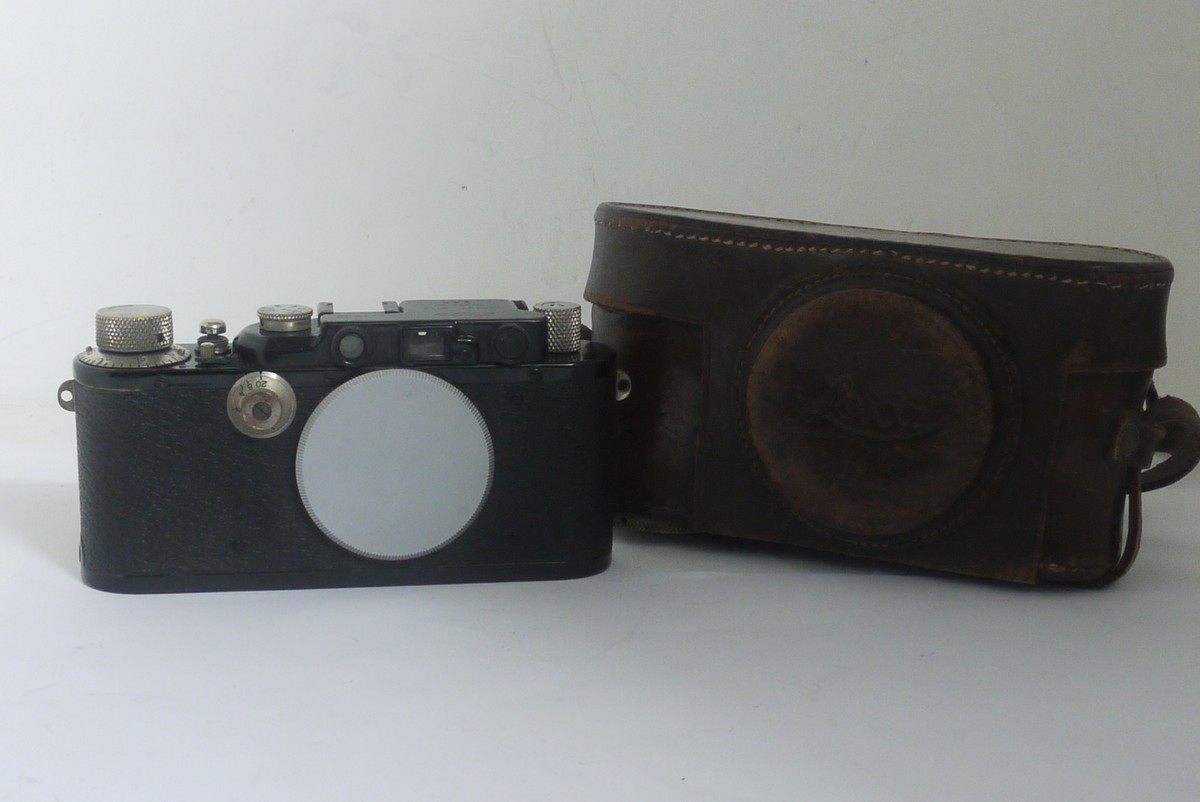 mwclassiccameras-20211119-200 Leica III black & nickel body (No.117648) + chrome body cap makers leather ER case