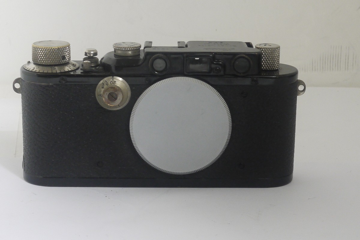 mwclassiccameras-20211119-201 Leica III black & nickel body (No.117648) + chrome body cap makers leather ER case