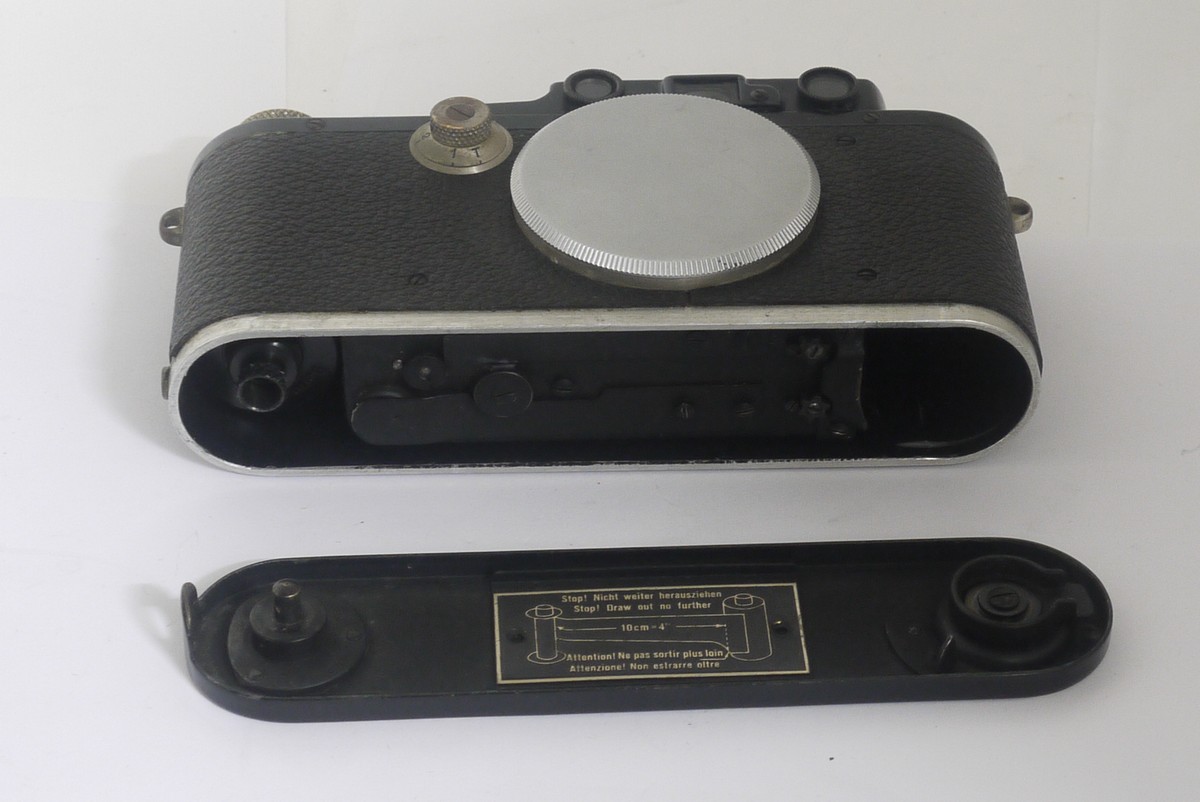 mwclassiccameras-20211119-205 Leica III black & nickel body (No.117648) + chrome body cap makers leather ER case