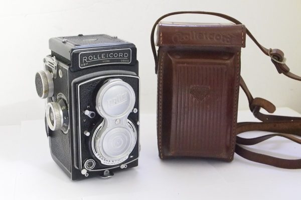 OLYMPUS DIGITAL CAMERA Rolleicord V TLR with 75mm f3.5 Xenar lens in Synchro Compur shutter + makers front cap, ER case & box