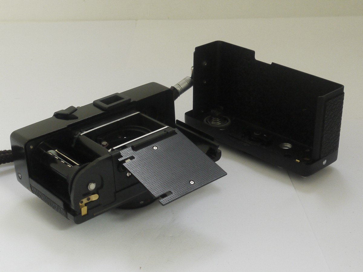 mwclassiccameras-20211217-65 Rollei B35 black 35mm compact camera, metal bodies, with 40mm f3.5 Triotar collapsible lens + wrist strap