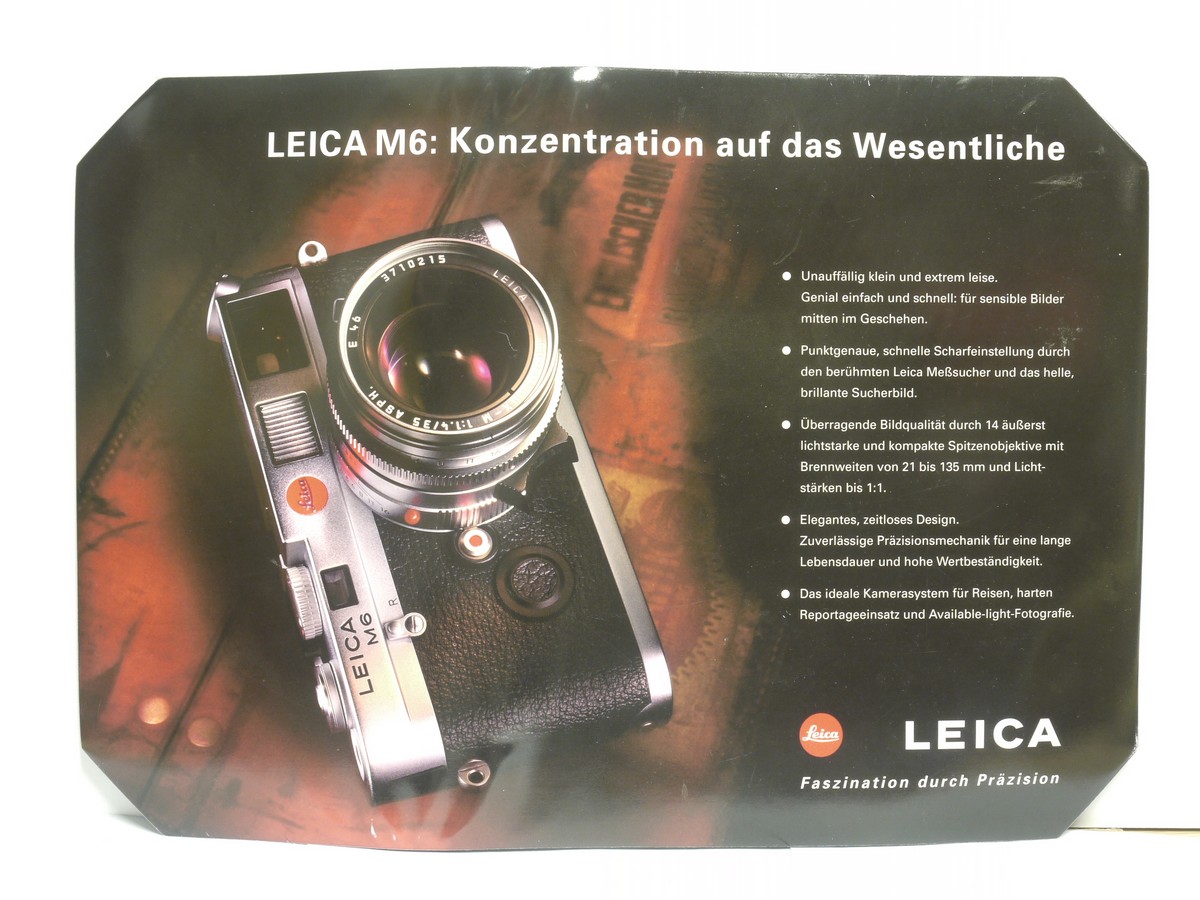 mwclassiccameras-20211231-132 Leica M6: Konzentration auf das Wesentliche double sided table top padded advertising mat with Leica R8 advertising on the rear side
