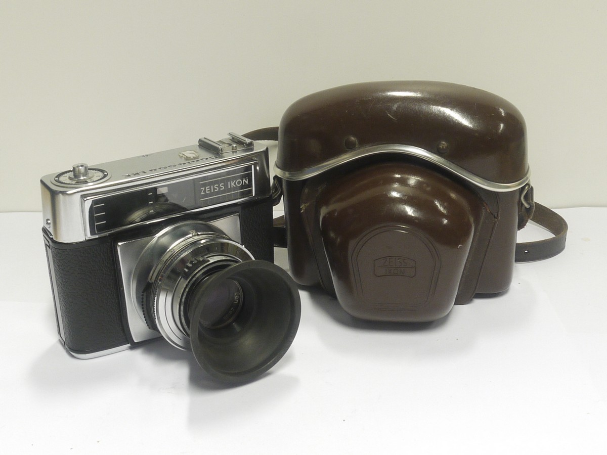 mwclassiccameras-20211231-94 Zeiss Ikon Contessa LKE 35mm coupled rangefinder with 50mm f2.8 Tessar, with rubber lens hood & ER case